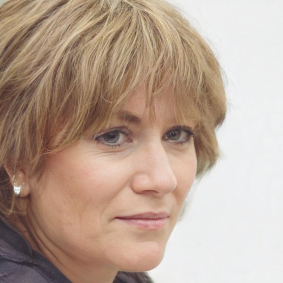 講師の酒井梨花